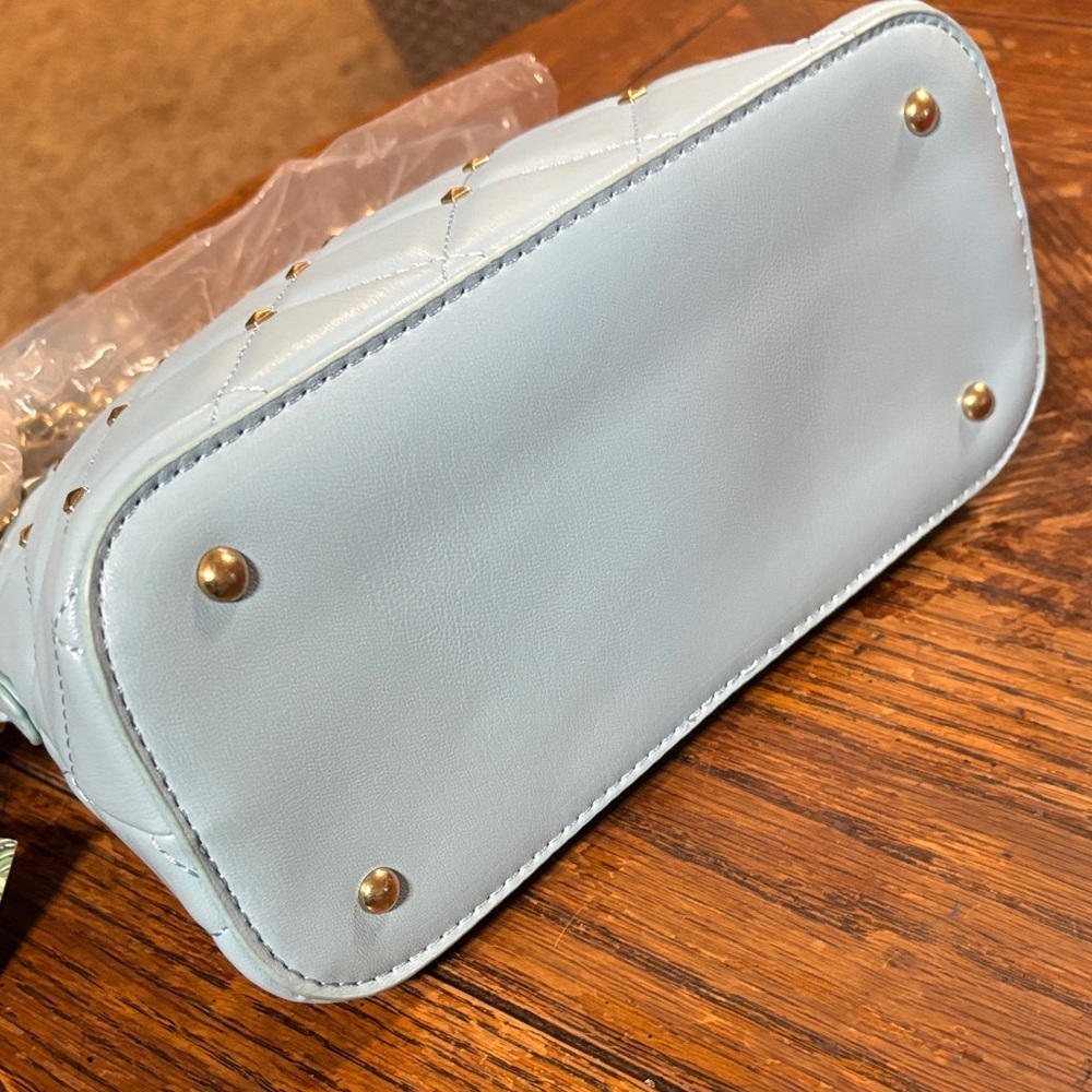 Badgley Mischka Light Blue Quilted Crossbody Bag - Picture 5 of 7